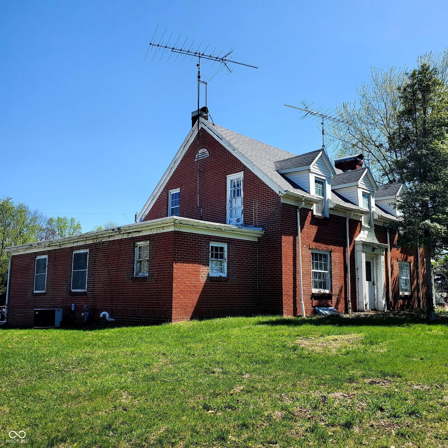 Photo of 521 W Commerce Street, Brownstown, IN