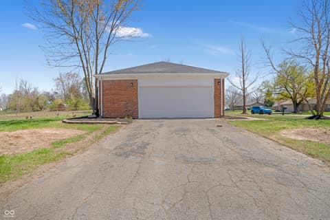 Garage at 2526 David Drive, Westfield, IN