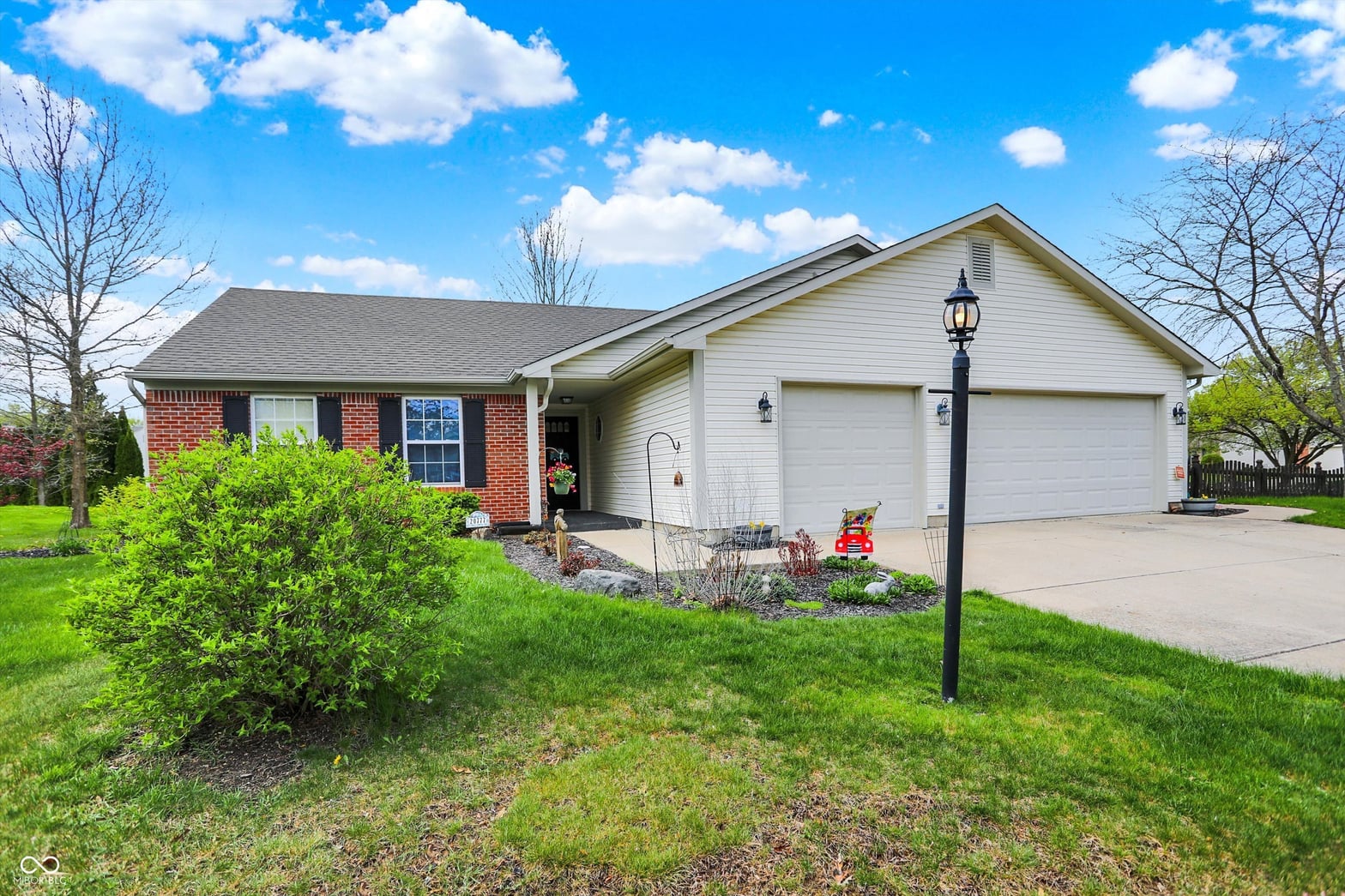Front exterior at 20777 Summitt Road, Noblesville, IN
