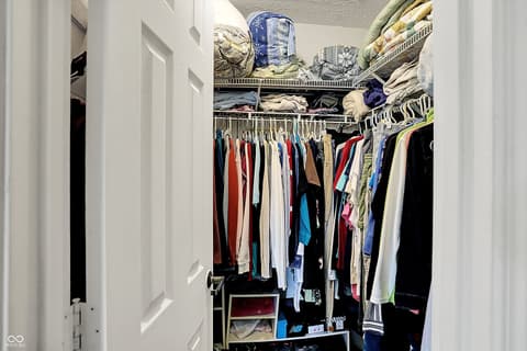 Walk In Closets — 20777 Summitt Road, Noblesville, IN