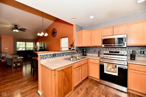 Photo of 921 Kimberly Avenue, Westfield, IN