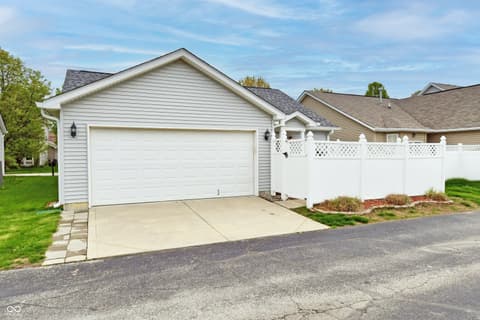 Photo of 921 Kimberly Avenue, Westfield, IN