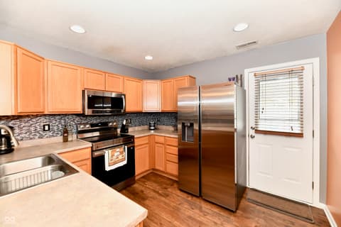 Photo of 921 Kimberly Avenue, Westfield, IN