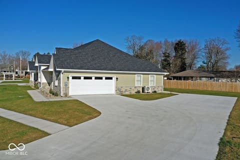 Photo of 315 Blue River Drive, Knightstown, IN
