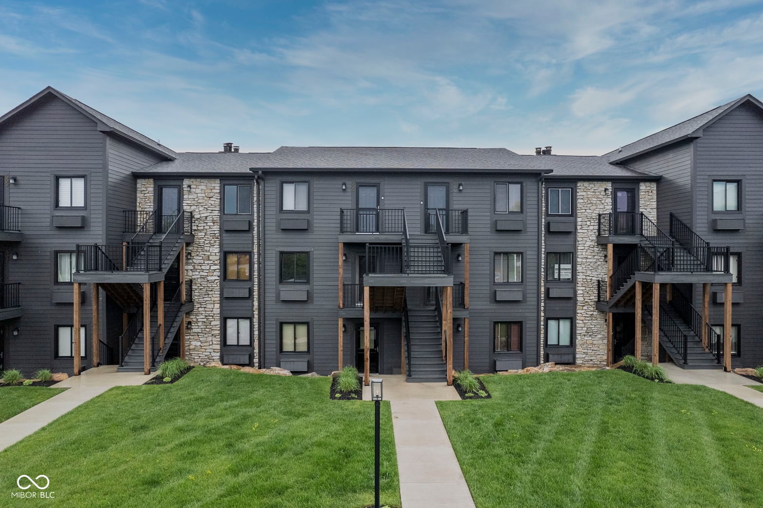 Photo of 102 Clarendon Drive, Noblesville, IN