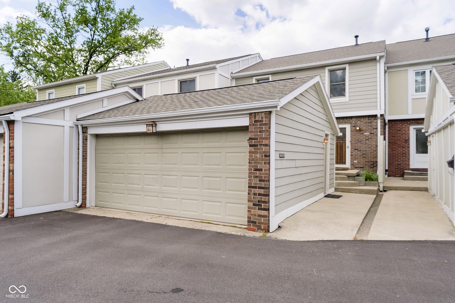 Garage at 162 Carmelaire Drive, Carmel, IN