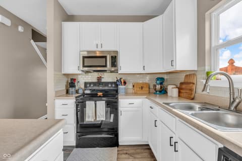 Kitchen at 401 Shadetree Lane, Sheridan, IN