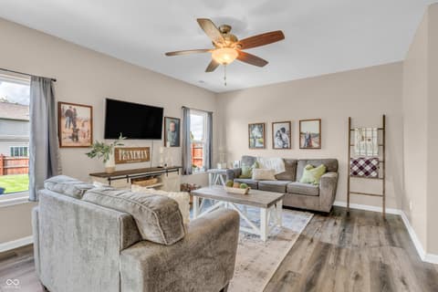 Living room at 401 Shadetree Lane, Sheridan, IN
