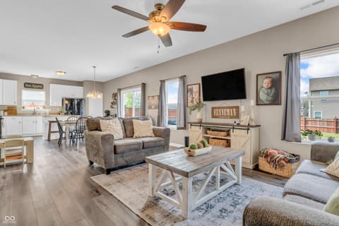 Living room at 401 Shadetree Lane, Sheridan, IN