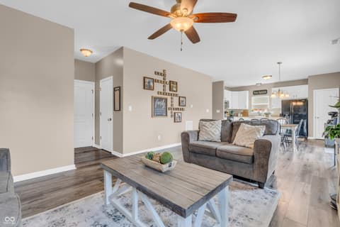 Living room at 401 Shadetree Lane, Sheridan, IN