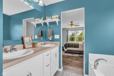 Primary bathroom at 401 Shadetree Lane, Sheridan, IN