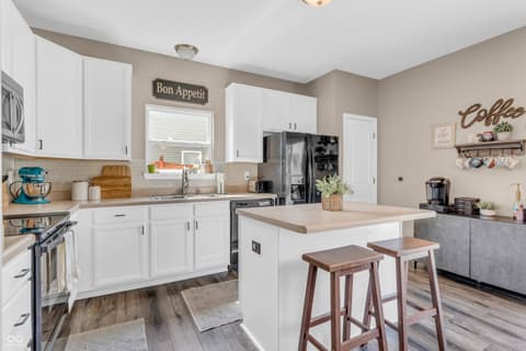 Kitchen at 401 Shadetree Lane, Sheridan, IN