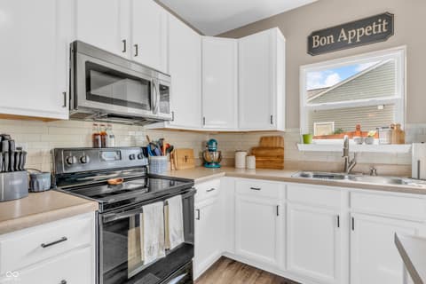 Kitchen at 401 Shadetree Lane, Sheridan, IN