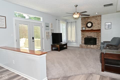 Family room at 8627 Lansdowne Drive, Fishers, IN
