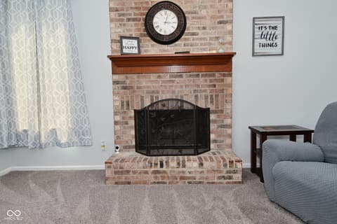 Family room at 8627 Lansdowne Drive, Fishers, IN