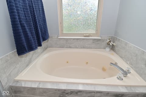 Primary bathroom at 8627 Lansdowne Drive, Fishers, IN