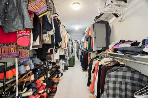 Walk In Closets — 2884 Brook Vista Drive, Carmel, IN