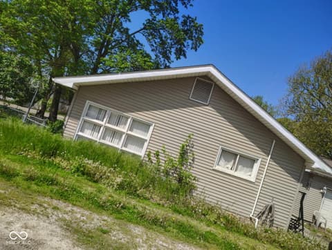 31 W Trinity Avenue