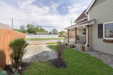 Yard at 1609 S G Street, Elwood, IN