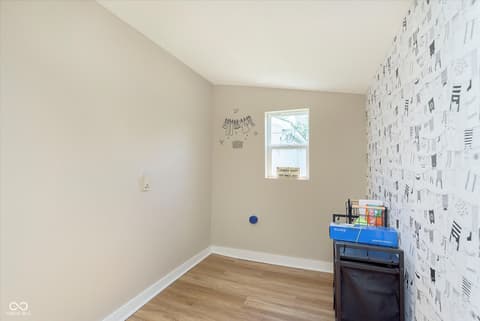 Laundry room at 1609 S G Street, Elwood, IN