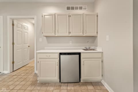 Photo of 11226 Blackwalnut Point, Indianapolis, IN