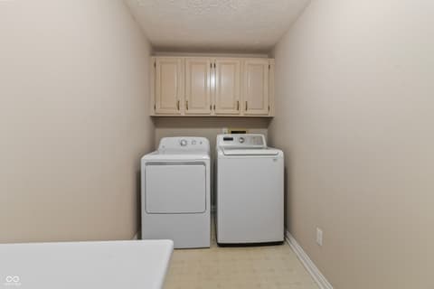 Photo of 11226 Blackwalnut Point, Indianapolis, IN