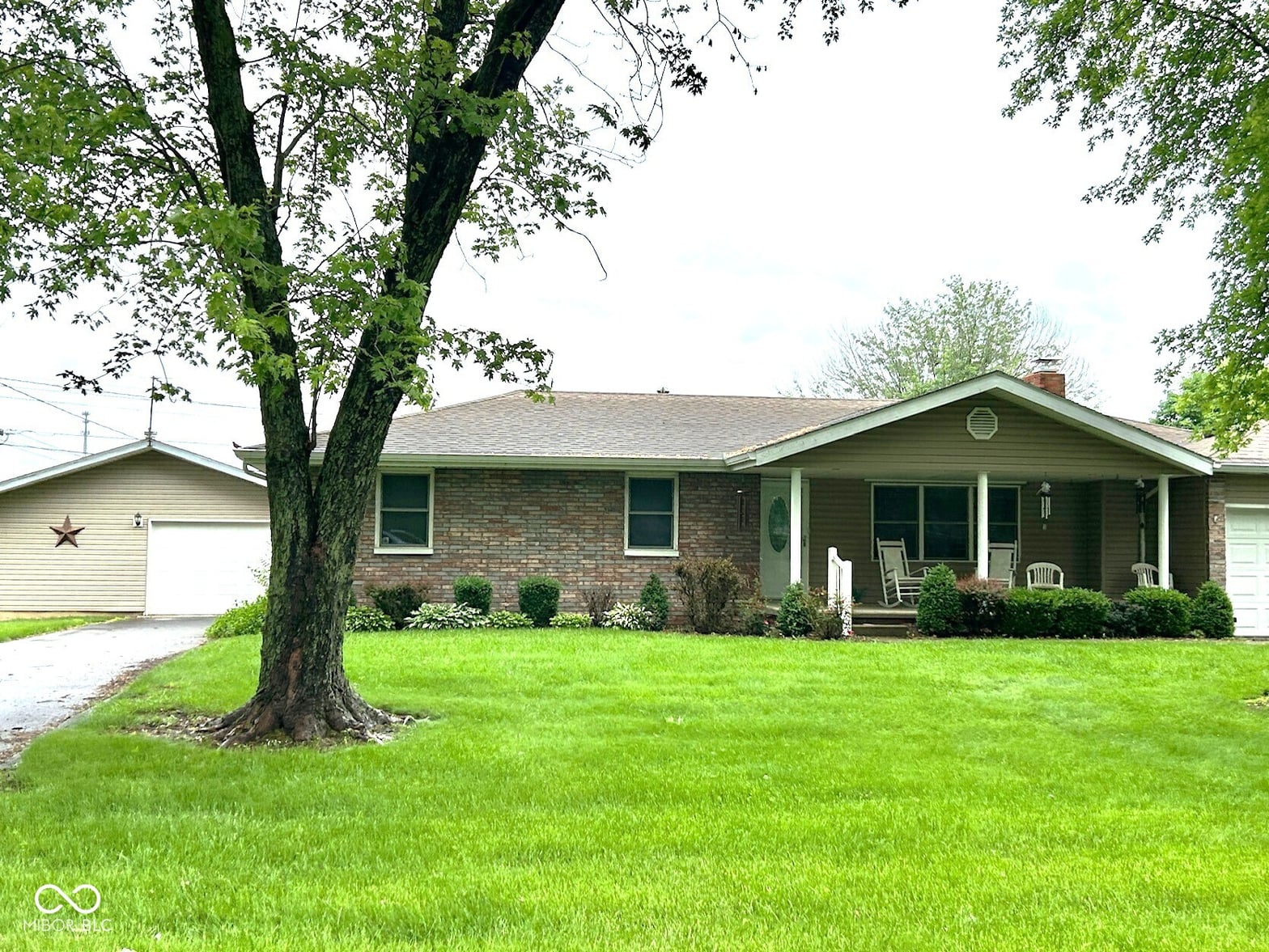 Front exterior at 704 E Gatewood Drive, Westport, IN