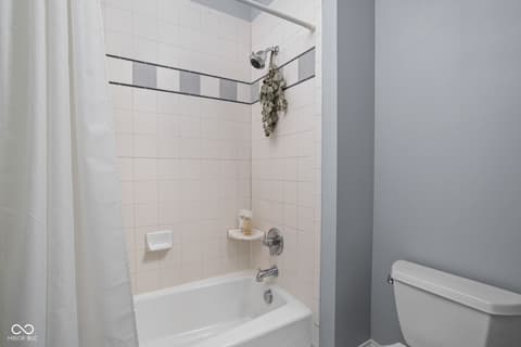 Photo of 24 Shannon Road, Zionsville, IN