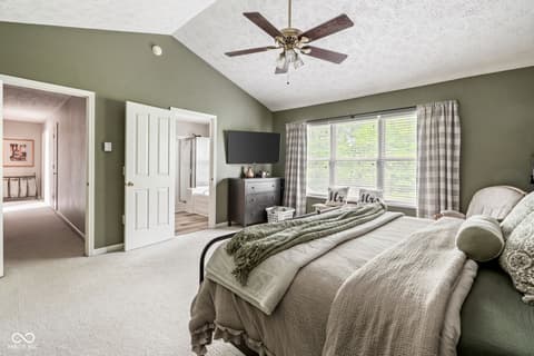 Photo of 18278 Benton Oak Drive, Noblesville, IN