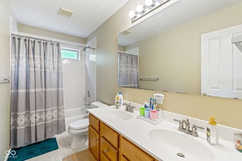 Photo of 18278 Benton Oak Drive, Noblesville, IN