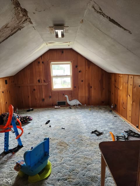 Bonus room at 621 E 31st Street, Anderson, IN