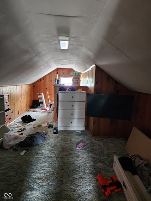 Bonus room at 621 E 31st Street, Anderson, IN