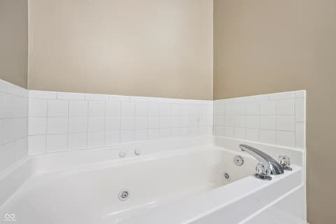 Photo of 110 Avon Lane, Noblesville, IN