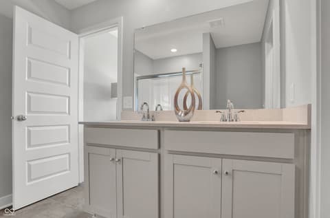 Photo of 15219 Farrington Way, Fishers, IN