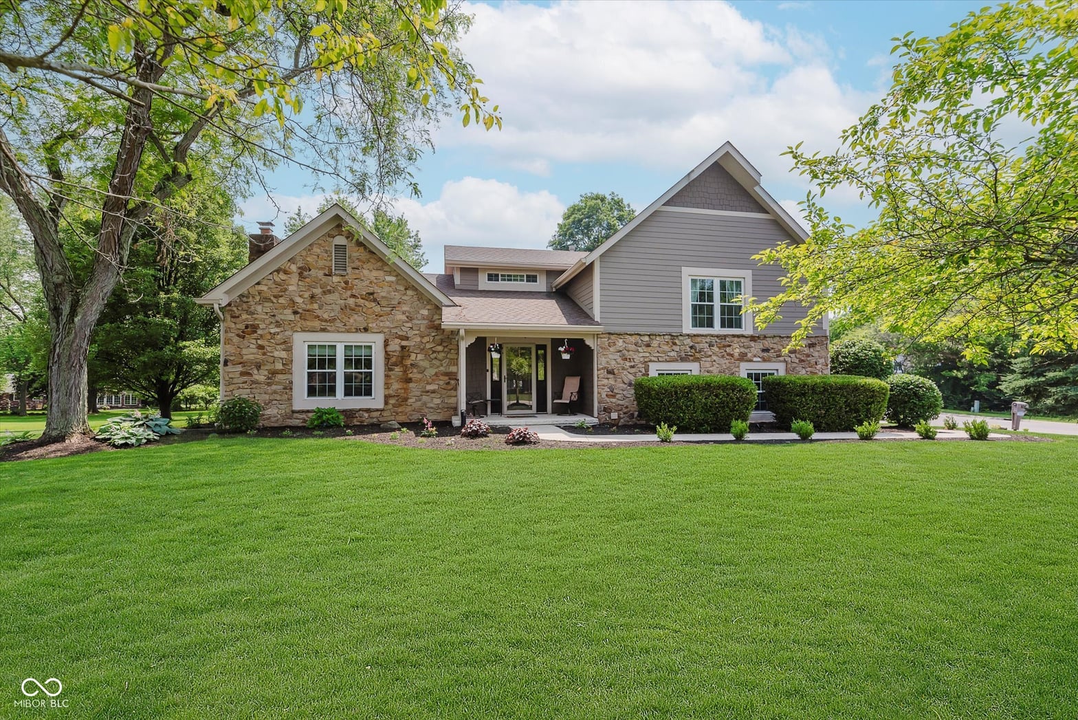 Photo of 102 Roxbury Lane, Noblesville, IN