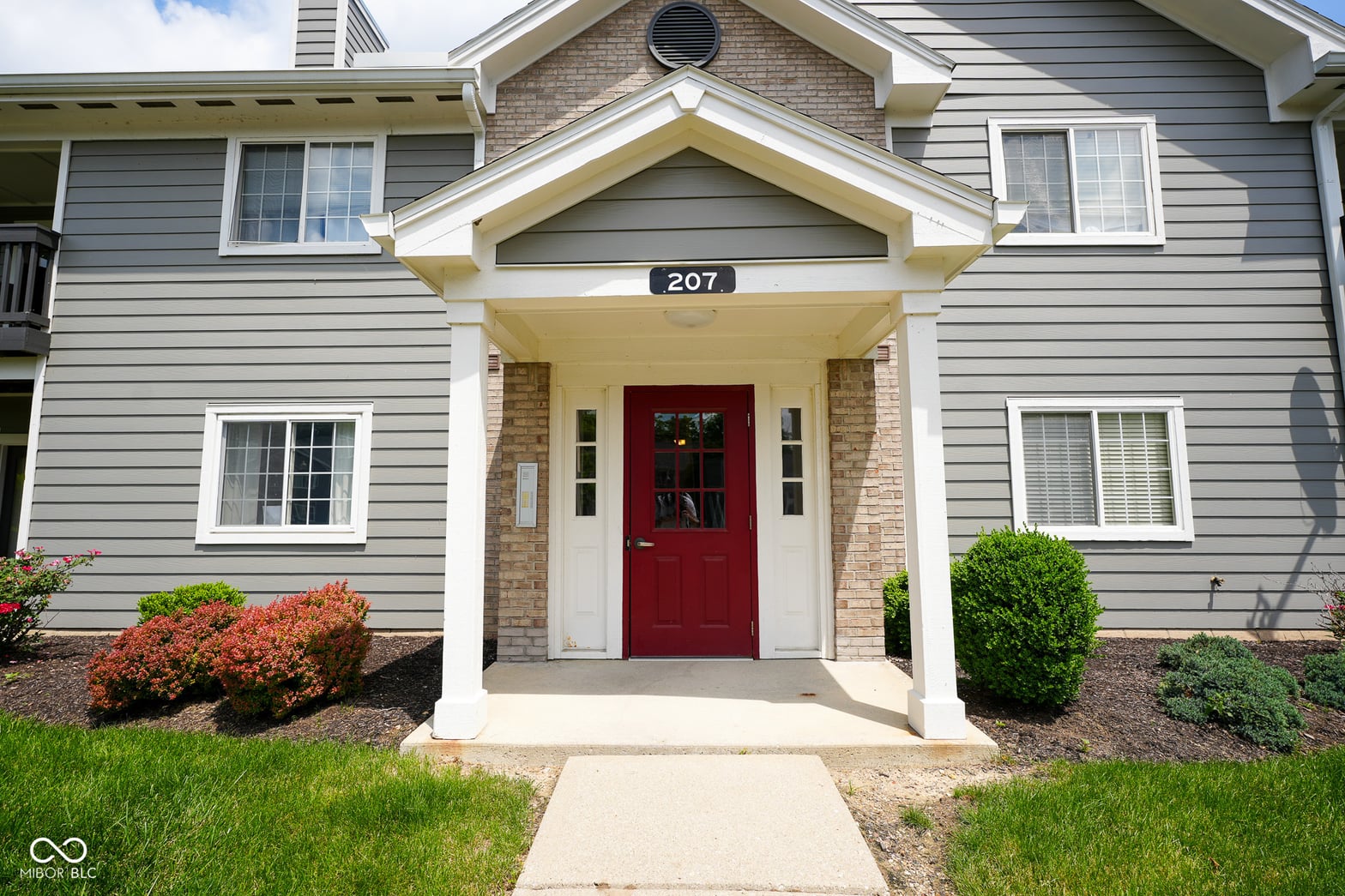Foyer at 207 Keats Court, Carmel, IN