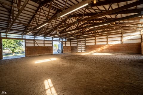 Stable — 115 W State Road 38, Pendleton, IN