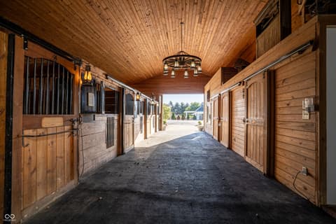 Stable — 115 W State Road 38, Pendleton, IN