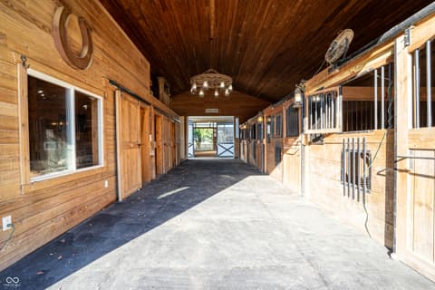 Stable — 115 W State Road 38, Pendleton, IN