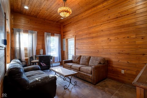Living room at 115 W State Road 38, Pendleton, IN