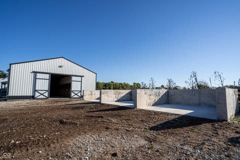 Out Buildings — 115 W State Road 38, Pendleton, IN