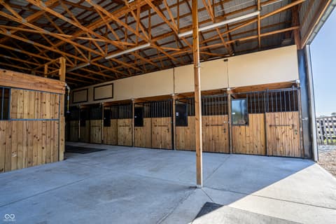 Stable — 115 W State Road 38, Pendleton, IN