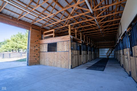 Stable — 115 W State Road 38, Pendleton, IN