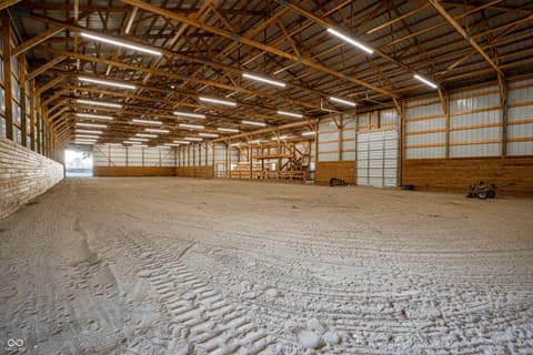 Stable — 115 W State Road 38, Pendleton, IN