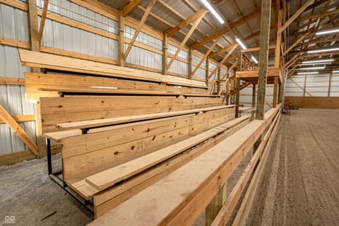 Stable — 115 W State Road 38, Pendleton, IN