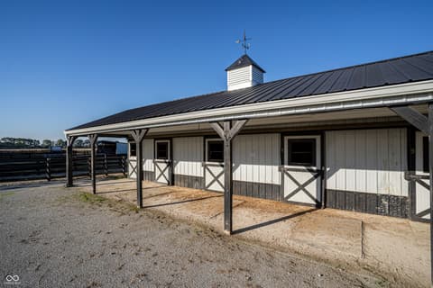 Stable — 115 W State Road 38, Pendleton, IN