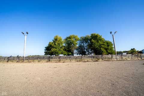 Yard at 115 W State Road 38, Pendleton, IN
