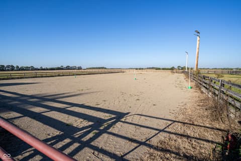 Yard at 115 W State Road 38, Pendleton, IN