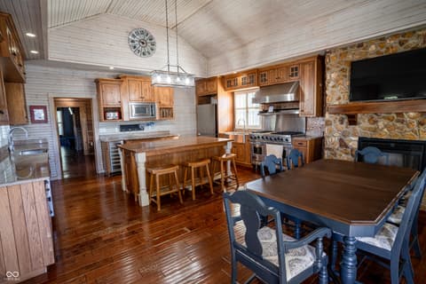 Dining room at 115 W State Road 38, Pendleton, IN