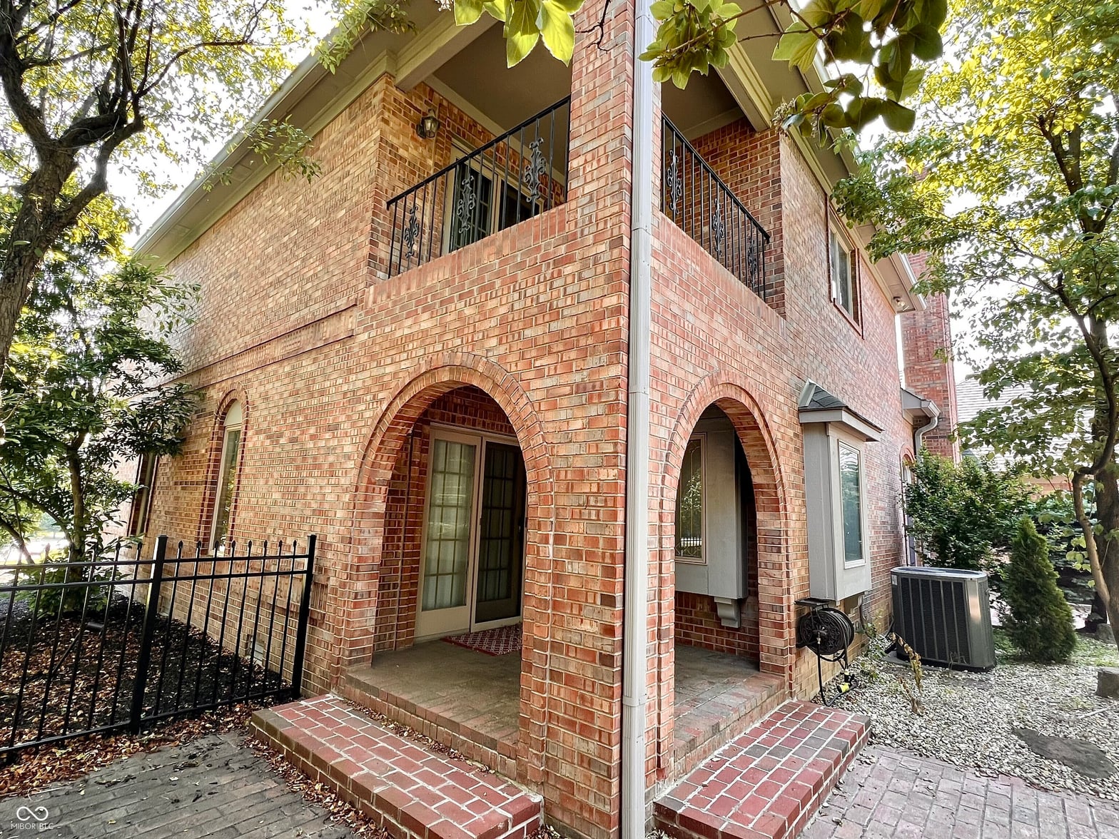 Side exterior at 1814 Inisheer Court, Indianapolis, IN